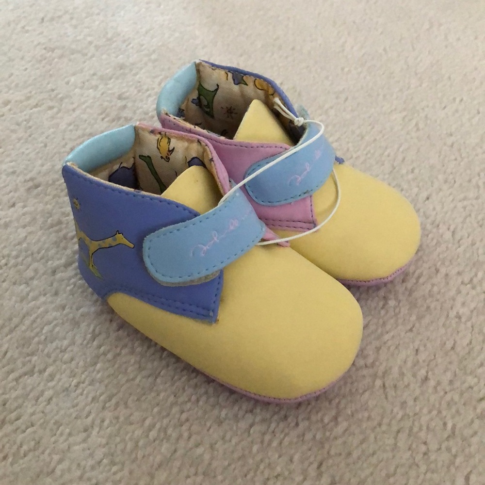 NWOT Carter’s Baby Shoes